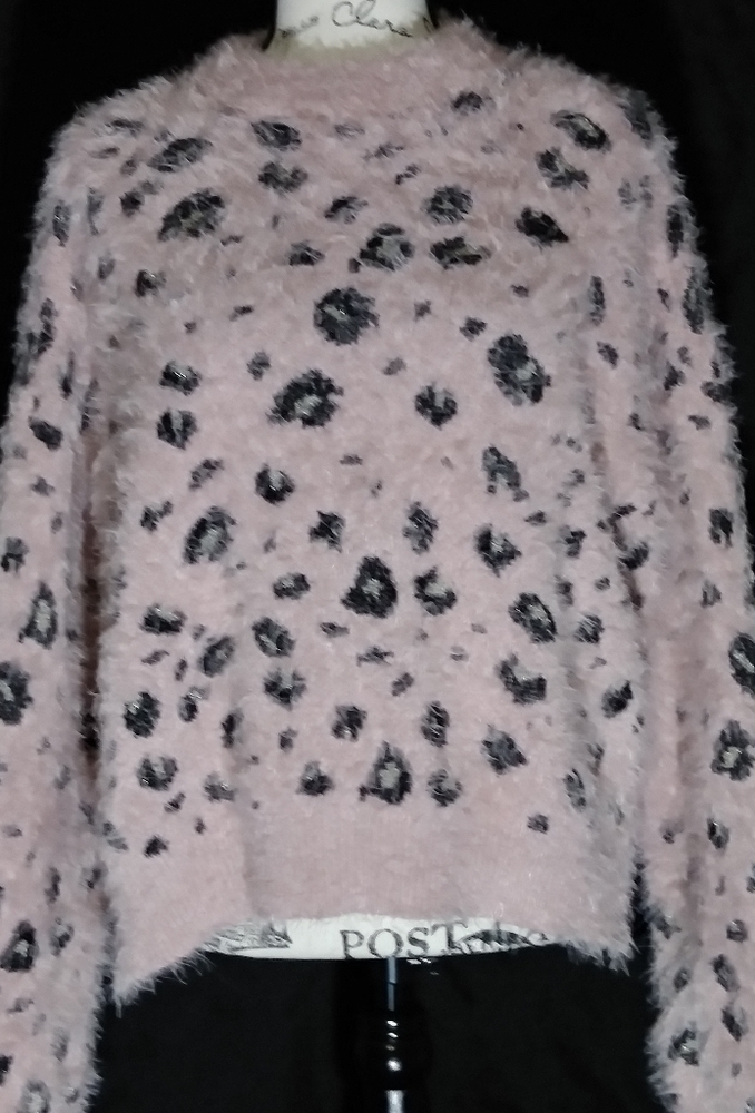 Gorgeous! Pink fuzzy leopard print sweater